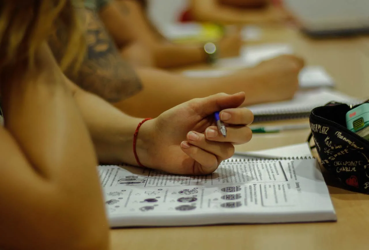 Materiales de aprendizaje utilizados en nuestra academia de inglés para mejorar la experiencia educativa.